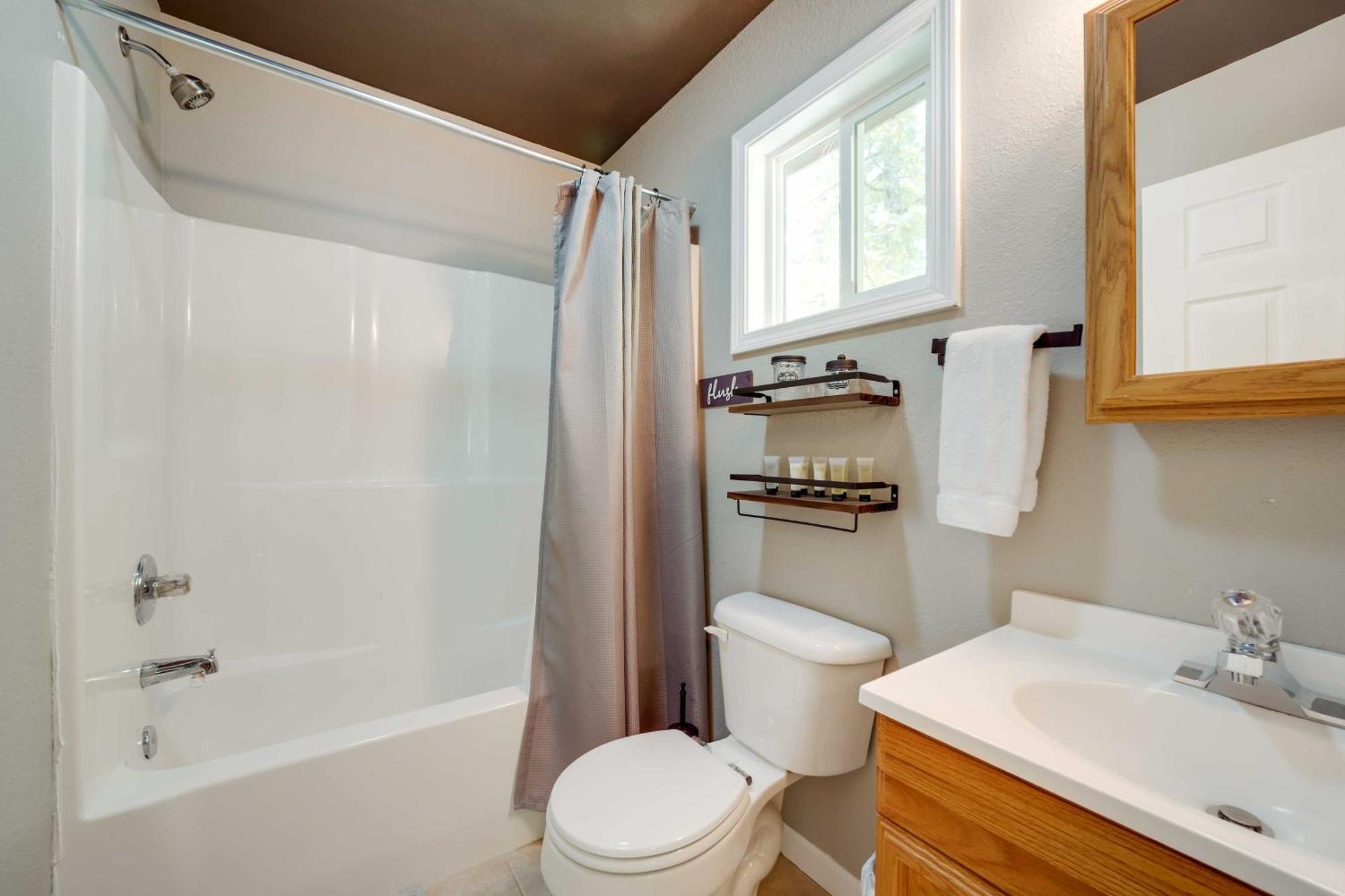 Cozy Whittier Cabin And Yard And Hot Tub, Pets Welcome Exteriér fotografie