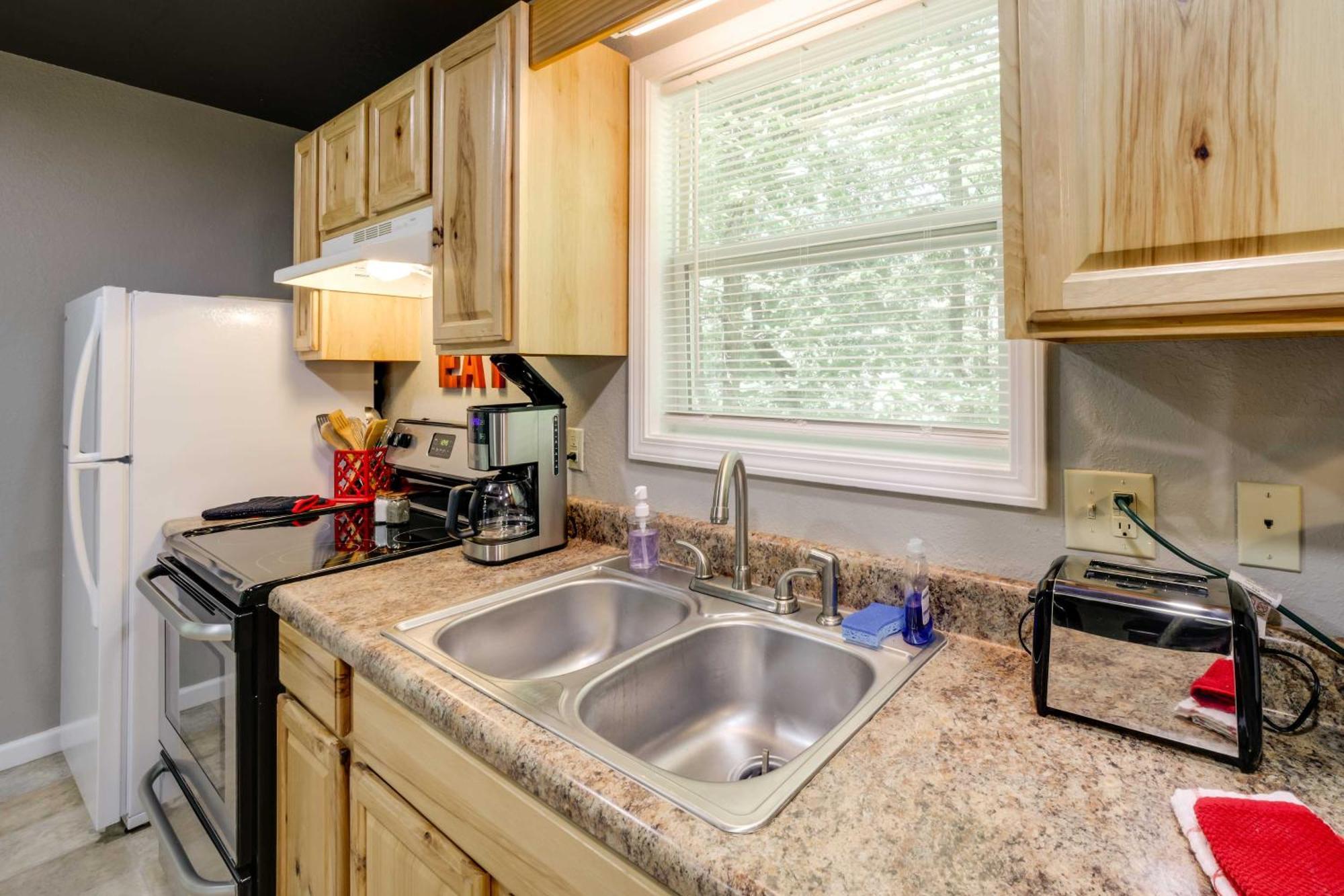 Cozy Whittier Cabin And Yard And Hot Tub, Pets Welcome Exteriér fotografie